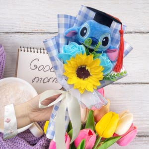 Entzückendes blaues Plüsch-Blumenstrauß | Niedliches Stoffpuppe Geschenk für Weihnachten, Geburtstag & Schulabschluss