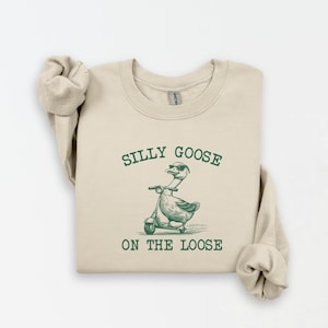 Silly Goose On The Loose Shirt, Goose on the Loose, Cute Goose Shirt Gifts for Farm Girls, Funny Meme Goose T-Shirt, Funny Gift Sweatshirt