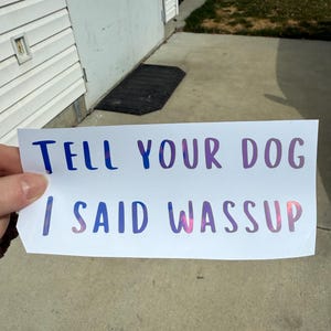 Naklejka Tell Your Dog I Said Wassup – zabawna naklejka na samochód dla miłośników psów, naklejka winylowa dla zwierząt na okna, laptopy, butelki na wodę i nie tylko!