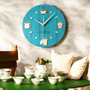 Orologio da parete decorativo in legno con design retrò da orologio da caffè. Orologio da parete unico, orologio da parete creativo, orologio da parete da cucina.