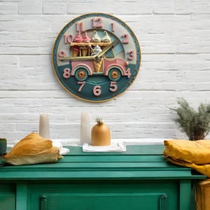 Digitale bedrukte decoratieve creatieve wandklok met lief ijskarontwerp. Unieke wandklok, moderne wandklok, wanddecoratie
