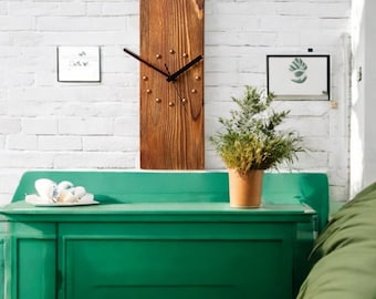 Dekorative Wanduhr aus Holz im Vintage Design. Einzigartige Wanduhr, Holz Wanduhr, kreative Wanduhr