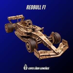 Puede incluir: Un modelo de madera cortado con láser de un coche de carreras F1 de Red Bull con detalles intrincados, incluyendo el número 1 en el morro, la marca Oracle y varios logotipos de patrocinadores. El texto REDBULL F1 aparece arriba y CORTE LÁSER GONZÁLEZ abajo.