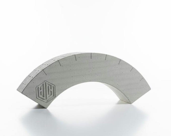 Curved Ledge/Hubba (concrete)