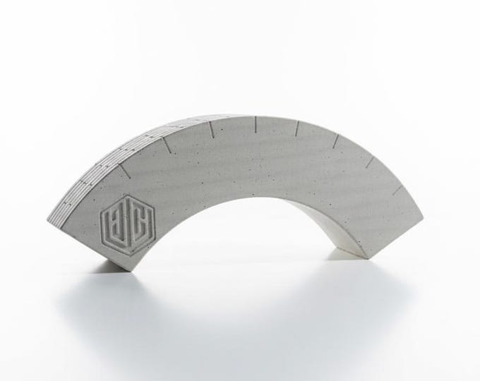 Fingerboard Obstacle - Curved Ledge/Hubba (concrete)