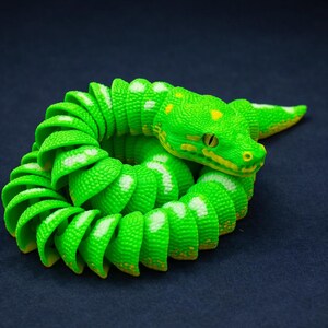 Pitón arborícola verde articulada imagen 2