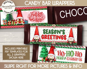 Puede incluir: Tres envoltorios rectangulares para barras de chocolate con ilustraciones de gnomos navideños. Los diseños incluyen gorros rojos, árboles de Navidad verdes y los textos Happy holidays, SEASON'S GREETINGS y HO-HO-HO MERRY CHRISTMAS en rojo y verde.