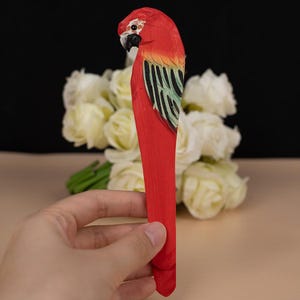 Wooden Parrot Bookmark Handmade Wooden Carved Animal Bookmark Red Parrot Decoration Customized Animal Bookmark Gift Wooden Animal Ornament