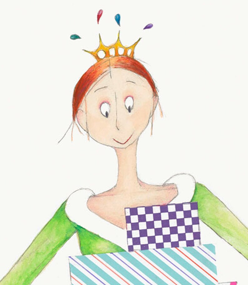 Puede incluir: Una mujer con cabello rojo que lleva un vestido verde y una corona dorada sostiene una pila de regalos envueltos. Los regalos est&aacute;n envueltos en papel a rayas y a cuadros.