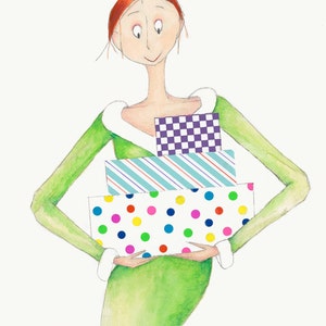 Puede incluir: Una mujer con un vestido verde y una corona dorada sostiene una pila de regalos envueltos. Los regalos est&aacute;n envueltos en papel de colores con lunares, rayas y un patr&oacute;n a cuadros.