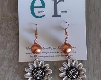 Silver sunflower and copper bead earrings//Sunflower earrings//Sunflowers//earrings//Simple style earrings