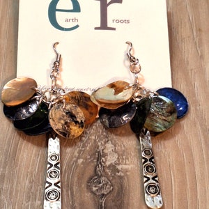 Boho style silver dangle with shell bundles//silver earrings//dangling earrings//shell earrings//summer earrings//earrings//jewelry