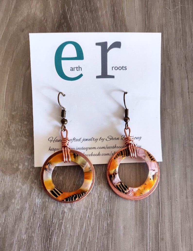 Boho style copper hoop and resin earrings//copper earrings//copper jewelry//boho earrings//jewelry image 2