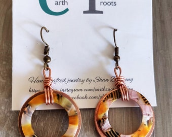 Boho style copper hoop and resin earrings//copper earrings//copper jewelry//boho earrings//jewelry