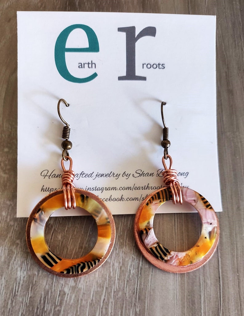 Boho style copper hoop and resin earrings//copper earrings//copper jewelry//boho earrings//jewelry image 1