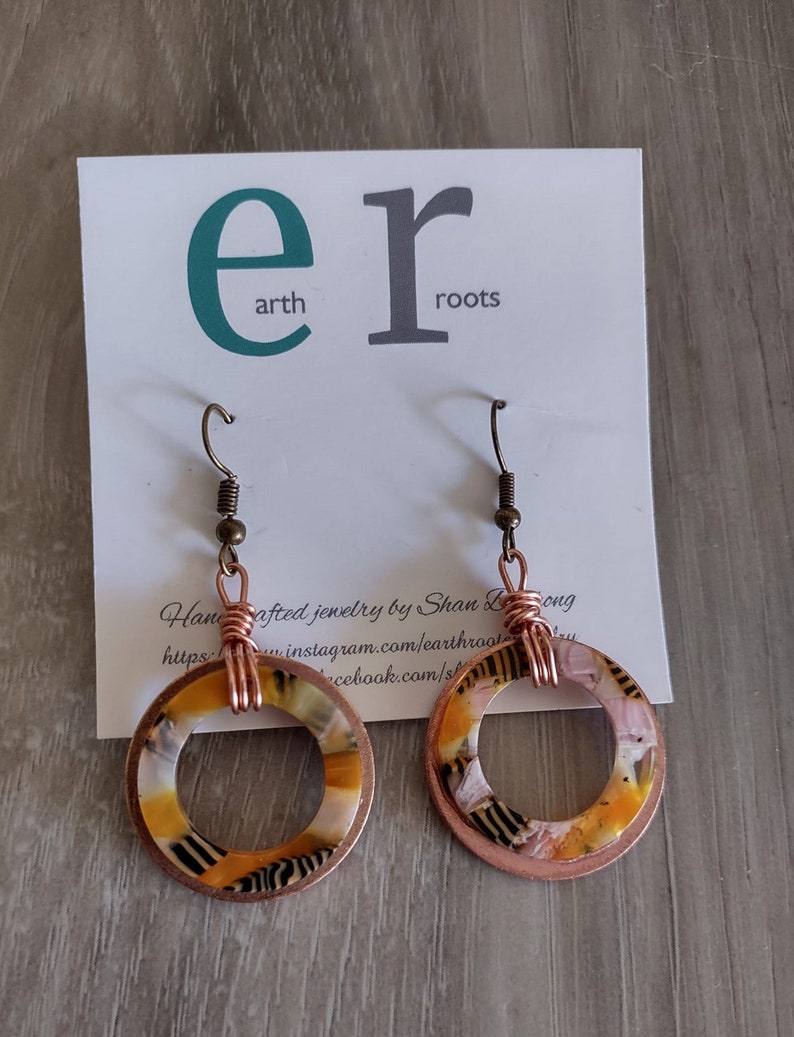 Boho style copper hoop and resin earrings//copper earrings//copper jewelry//boho earrings//jewelry image 3