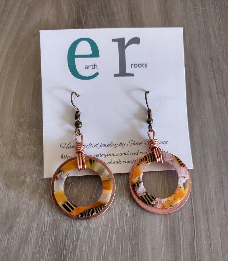 Boho style copper hoop and resin earrings//copper earrings//copper jewelry//boho earrings//jewelry image 4