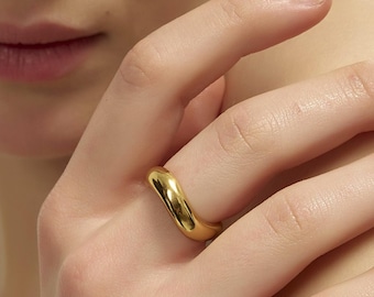 Wavy Gold Ring, Gold Wave Ring, Statement Ring, Gift for Her, 18k PVD Plated Stainless Steel Stacking Ring, Gold Curvy Ring, Arc&Aura RG010