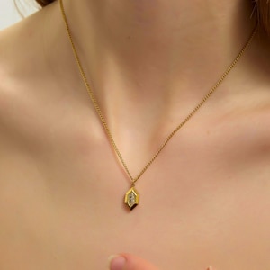 Dainty Marquise Pendant Necklace: 18k Gold Plated NG005