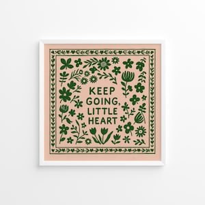 Keep Going Little Heart – kwiatowy motywujący wydruk artystyczny do pokoju dziecięcego