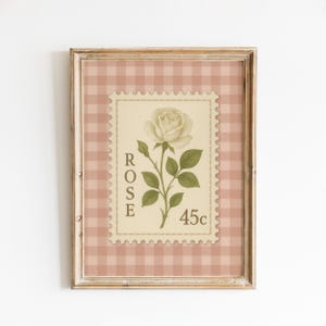 Vintage Rosen Stempel Poster - Weiße Blumenwand mit rosa Vichykaro