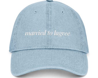 Sombrero de mezclilla "Casado con Lagree" / Sombrero bordado de Lagree / Regalo de Lagree para ella / Estética de Lagree / Regalo de bienestar / Regalo para instructor
