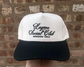 Gorra del Club Social Lagree (solo para miembros) / Gorra de camionero negra y blanquecina / Gorra de Pilates y estilo de vida Lagree / Bordada