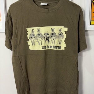 Vintage 00s Dare To Be Different Shirt size S M