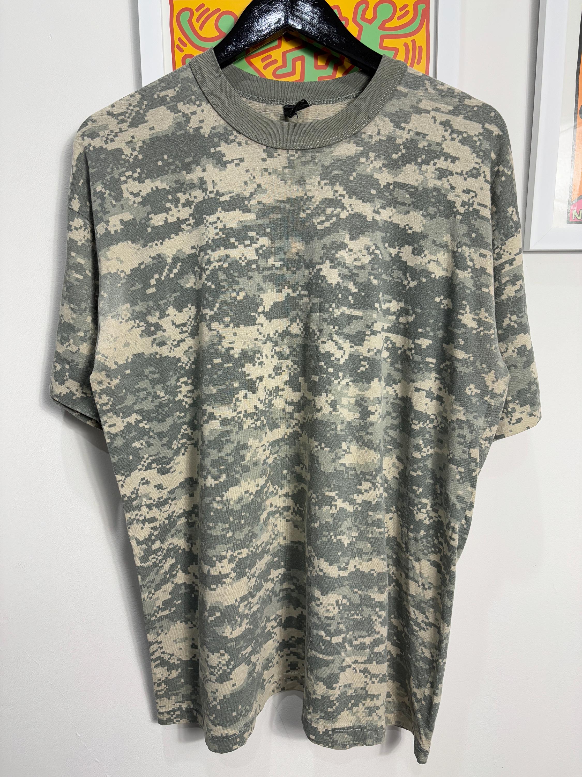 Vintage 90s Digital Camo Shirt size XL