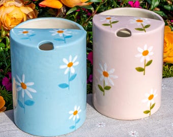 White Daisy Travel Mug, Handmade Pottery Mug, To Go Ceramic Tumbler, Hand-painted Sip Mug, Coffee Cup Sip Mug Mother's Day Gift for Her