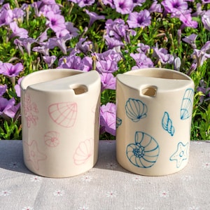 Sea Shells Travel Mug, Handmade Pottery Mug, To Go Ceramic Tumbler, Hand-painted Sip Mug, Coffee Cup Sip Mug Birthday Gift for Her