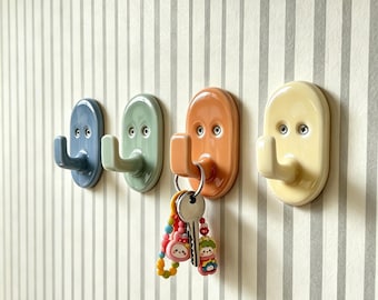 Porte-clés en céramique fait main, crochet mural coloré avec vis de fixation, organisateur d'entrée, porte-clés pastel, crochet de suspension, cadeau de pendaison de crémaillère