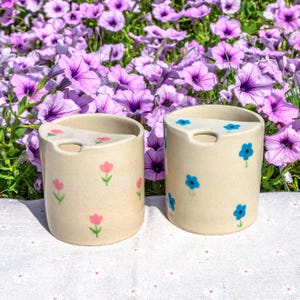 Flowers Travel Mug, Handmade Pottery Mug, To Go Ceramic Tumbler, Hand-painted Sip Mug, Coffee Cup Sip Mug Mother&#39;s Day Gift for Her