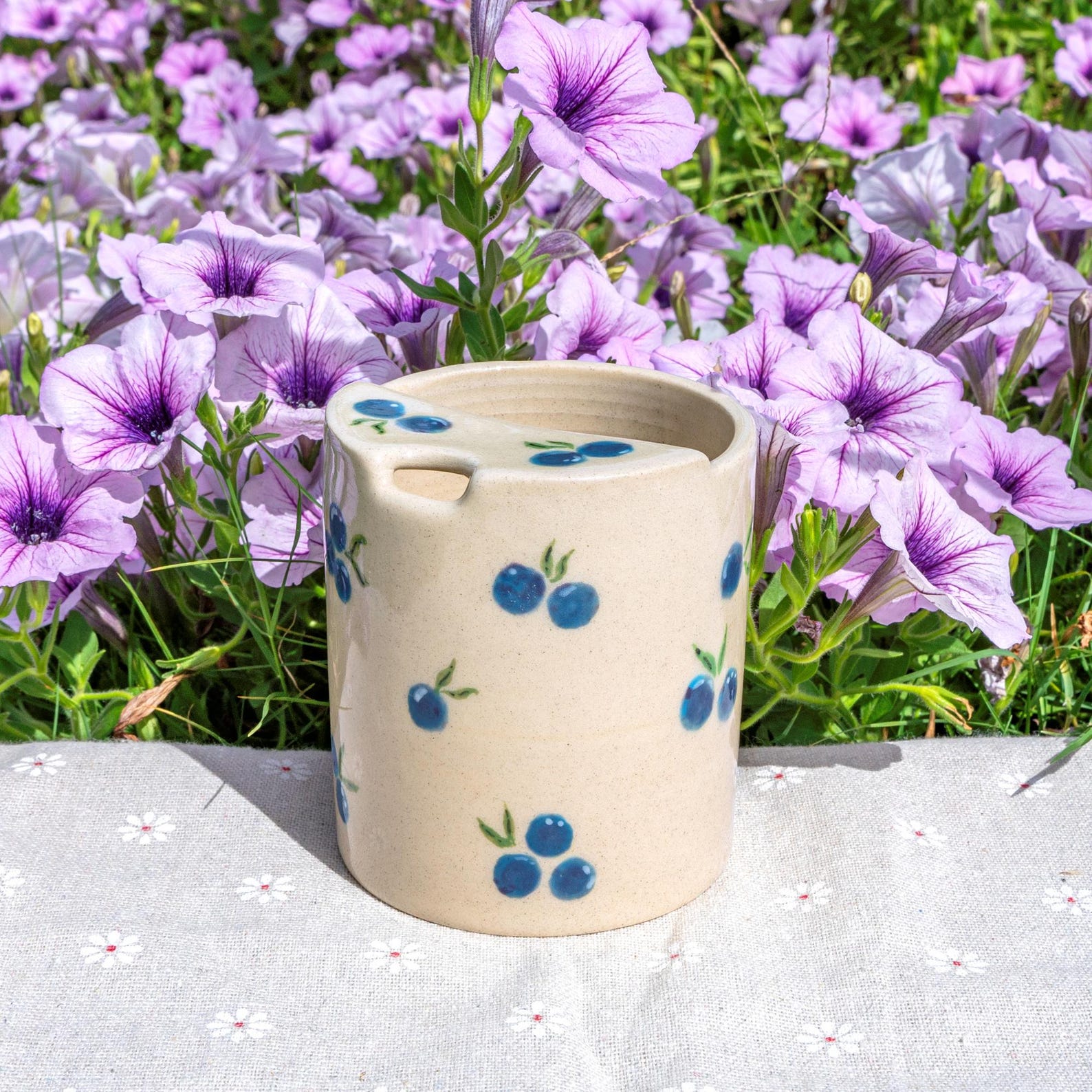 Blueberries Travel Mug, Handmade Pottery Mug, To Go Ceramic Tumbler, Hand-painted Sip Mug,Fruit Coffee Cup Sip Mug Birthday Day Gift for Her - 250ml