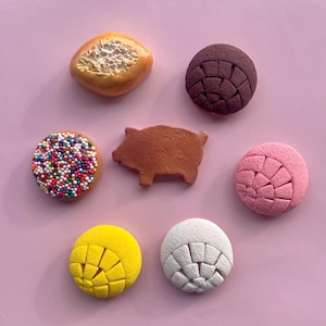 メキシカンパン・ドゥルセマグネット – 手作りコンチャ＆ベーカリーブレッド冷蔵庫用マグネット、ミニチュアパン屋装飾