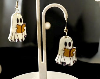Cute Reading Ghost Earrings – Spooky Book Lover Jewelry, Halloween Gift for Readers, Ghost Book Club Earrings, Lightweight Dangle Earrings