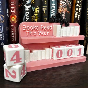 Arched Books Read 0-999 Counter: Bookworm Decor with Dice - Track Reading Progress with this Decorative Piece for Book Lovers