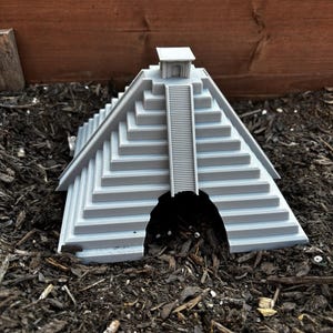 Mayan Pyramid Reptile Hideout, UV Resistant /  Hide, Heat Lamp Safe Shelter for Lizards, Turtles, Snakes, Vivarium and Herpetology Supplies