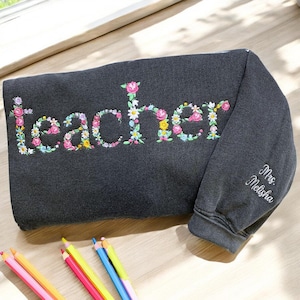 Sudadera para maestro, sudadera con bordado floral, camiseta con nombre personalizado, camiseta "Maestro orgulloso", regalo personalizado para maestro, regalo para maestro
