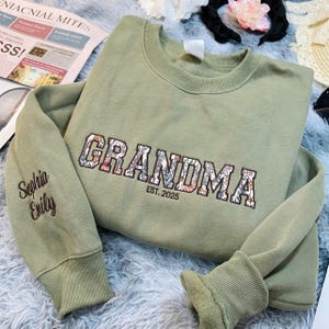 Grandma Applique Sweatshirt: Custom Grandkids Names, Floral Granny Gift