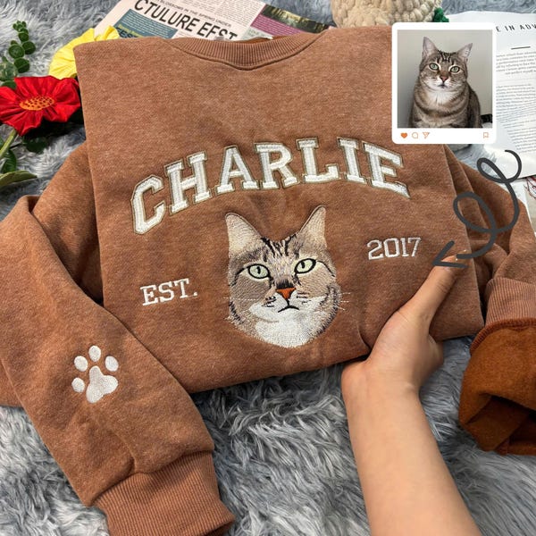 Bluza z haftem "Mama Kota", spersonalizowana bluza z kapturem "Kot Est", spersonalizowane prezenty dla miłośników kotów, prezent na koszulkę z portretem zwierzaka, prezent urodzinowy dla mamy zwierzaka