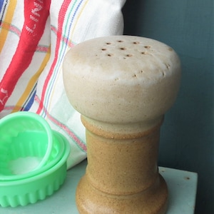 Vintage flour sifter / sugar shaker - handmade studio pottery - rustic kitchenalia kitchen collectibles - retro housewares
