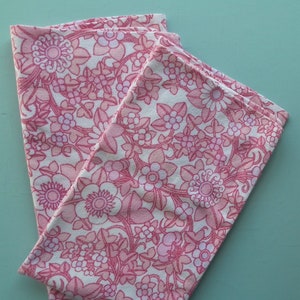 Pair of vintage 1960s 1970s pillowcases / pillow slips brushed cotton pink and white floral design pink flowers 60s 70s bed linen image 10