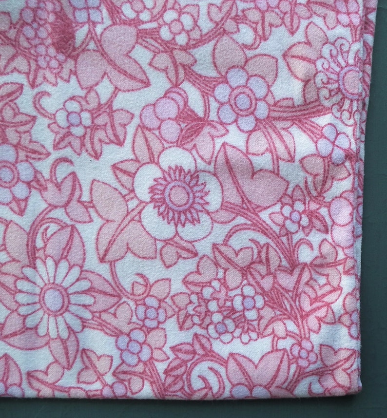 Pair of vintage 1960s 1970s pillowcases / pillow slips brushed cotton pink and white floral design pink flowers 60s 70s bed linen image 4