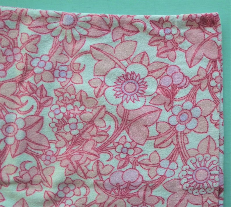 Pair of vintage 1960s 1970s pillowcases / pillow slips brushed cotton pink and white floral design pink flowers 60s 70s bed linen image 8