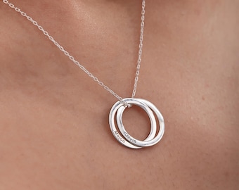 Personalized Engraved Necklace, Custom Interlocking Circles Necklace, Sterling Silver Name Necklace, Gift for Mom, Mothers Day Gift