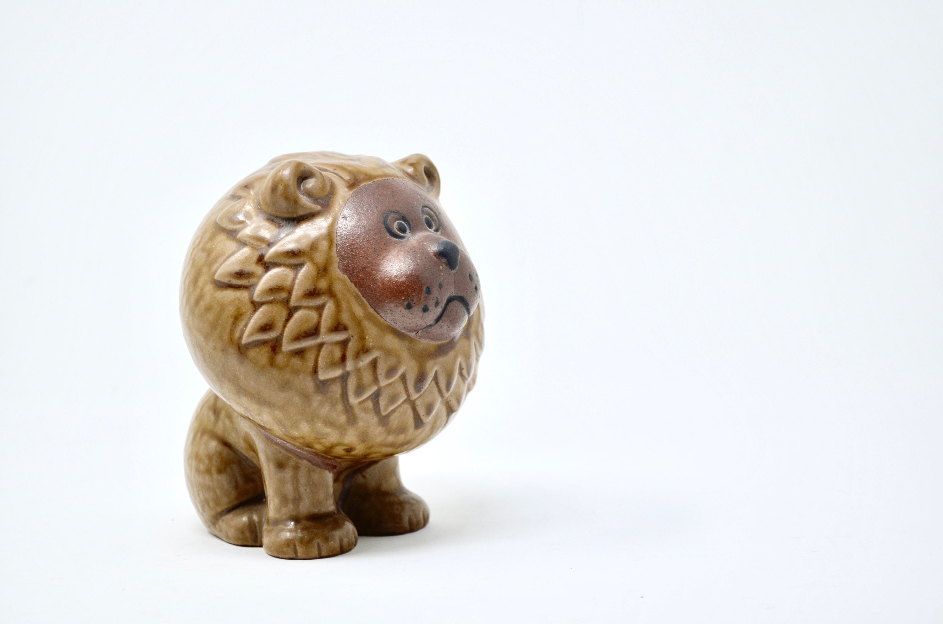 Vintage lion figurines Lot of 2 Made in Taiwan
