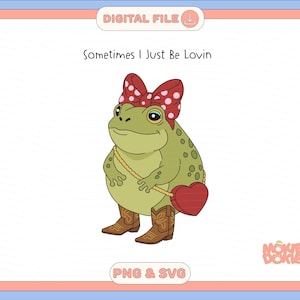 Könnte beinhalten: Digitale Datei mit einem Cartoon-Frosch mit roter Polka-Dot-Schleife, Cowboy-Stiefeln und einer herzförmigen Geldbörse. Der Frosch ist hellgrün mit dunkelgrünen Flecken. Der Text lautet "Sometimes I Just Be Lovin".