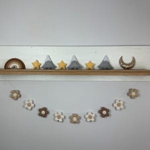 Daisy felt garland Flower nursery decor Handmade garland Wall baby nursery garland Hanging garland for baby girl nursery Baby shower garland