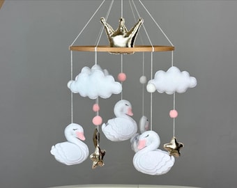 Móvil de cuna de cisne para niña. Móvil de cisne para bebé. Decoración de habitación infantil de cisne para niña. Móvil blanco. Móvil colgante de fieltro. Baby shower de cisne.